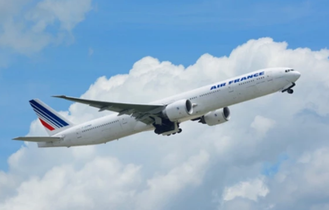 أطول 10 رحلات جوية بالطائرة في العالم