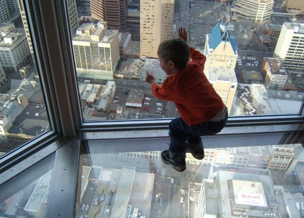 تفسير حلم سقوط ابني من الشباك في المنام