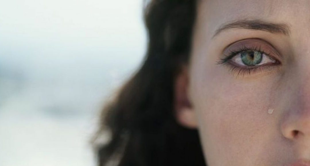 تفسير حلم البكاء الشديد للعزباء بالتفصيل لابن سيرين وابن شاهين