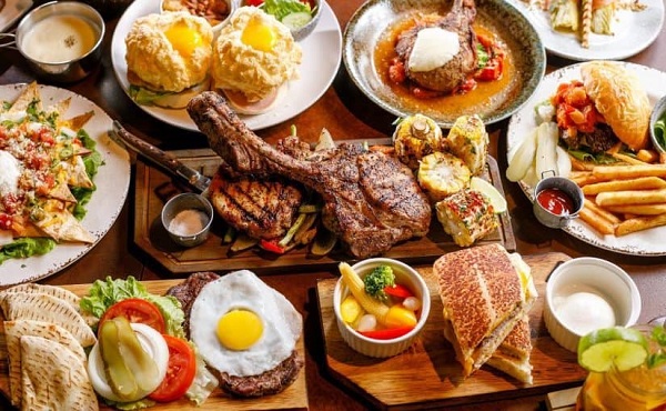 تفسير حلم الأكل في المنام للمرأة المتزوجة والحامل والفتاة العزباء